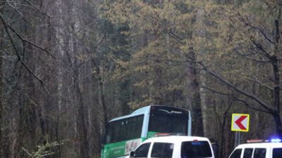 Sarıyer'de yolcu minibüsü ağaca çarptı! Yaralılar var