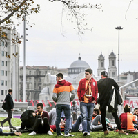 Sanal alemde sadık, harcamada cimriyiz