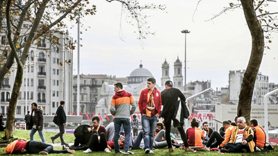 Sanal alemde sadık, harcamada cimriyiz