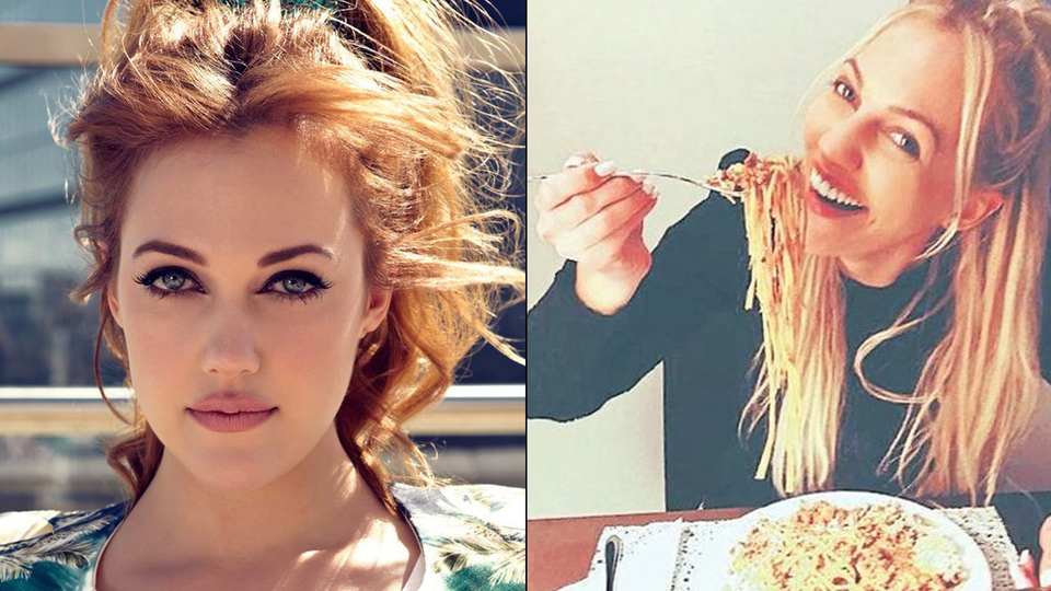 Meryem Uzerli makarnayı kesti