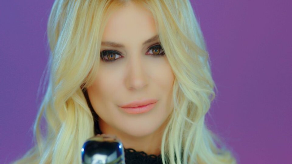 Ünlü şarkıcıya hacker şoku!