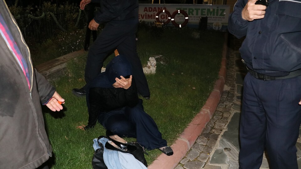 Kendini öldürmek için nehre atladı! Şans eseri kurtuldu