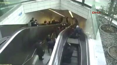 Yürüyen merdiven dehşetinden hemen önce olanlara dikkat!