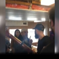 Vapurda müzik yapan gençlere saldırı!