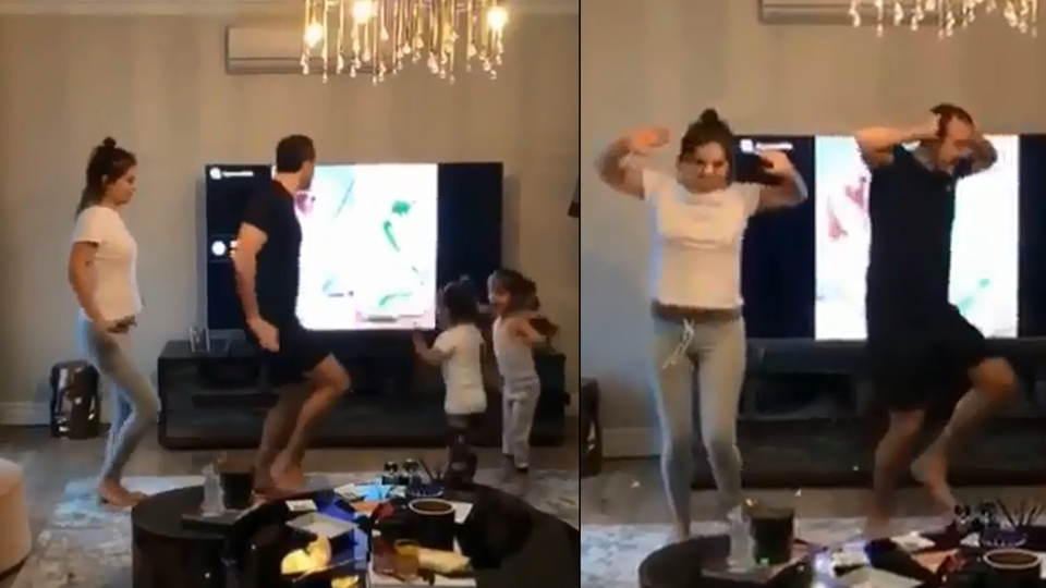 Demet Akalın ve eşinden uzaylı dansı