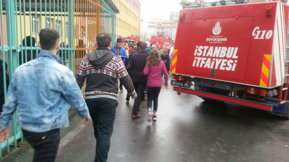 Zeytinburnu'nda okulda korkutan yangın