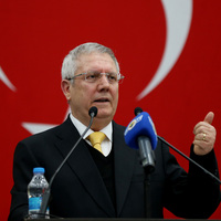 Adaylığını resmen açıklıyor!