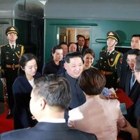 Kim'in treninin gizemi: Istakozlar, güzel kadınlar, şarap...