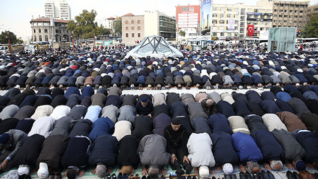 İstanbul'da Cuma namazı saat kaçta?