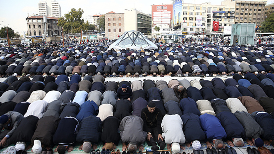 İstanbul'da Cuma namazı saat kaçta?