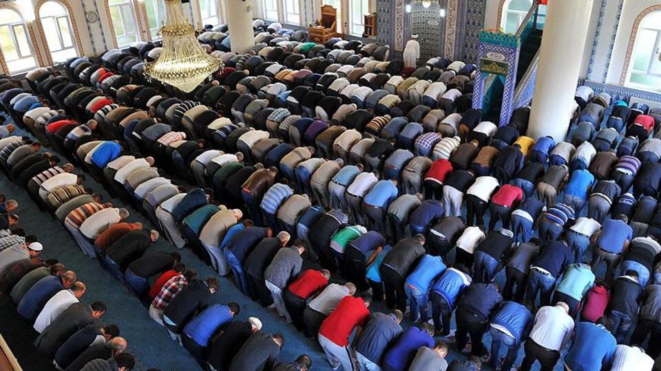 Ankara'da Cuma namazı saat kaçta?