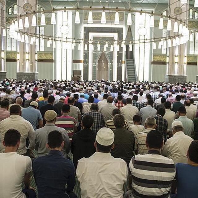 Cuma namazı saat kaçta?