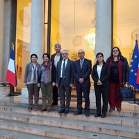 Elize Sarayı önünde skandal fotoğraf!