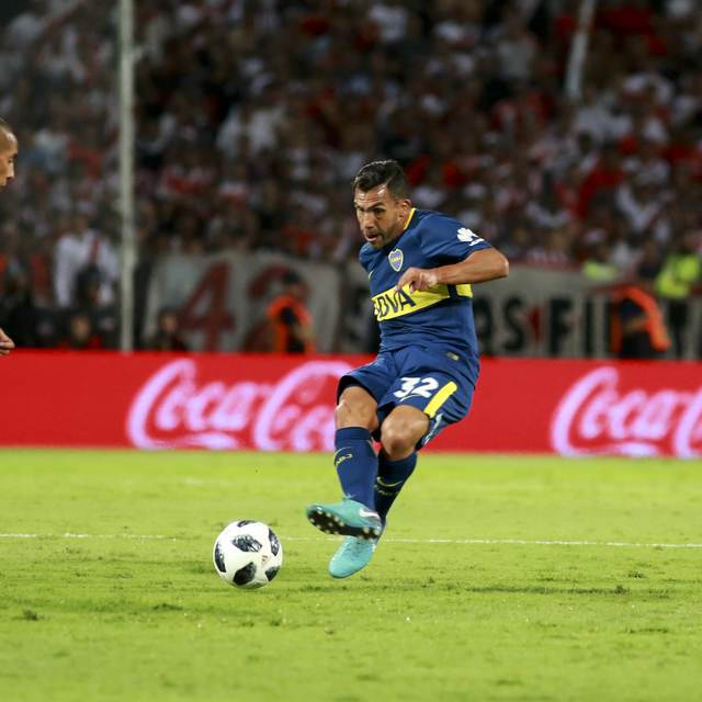 Tevez cezaevinde sakatlandı!