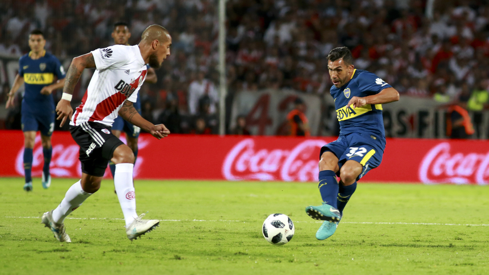 Tevez cezaevinde sakatlandı!