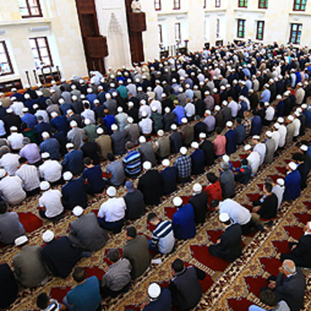Bursa'da bugün Cuma namazı saat kaçta?