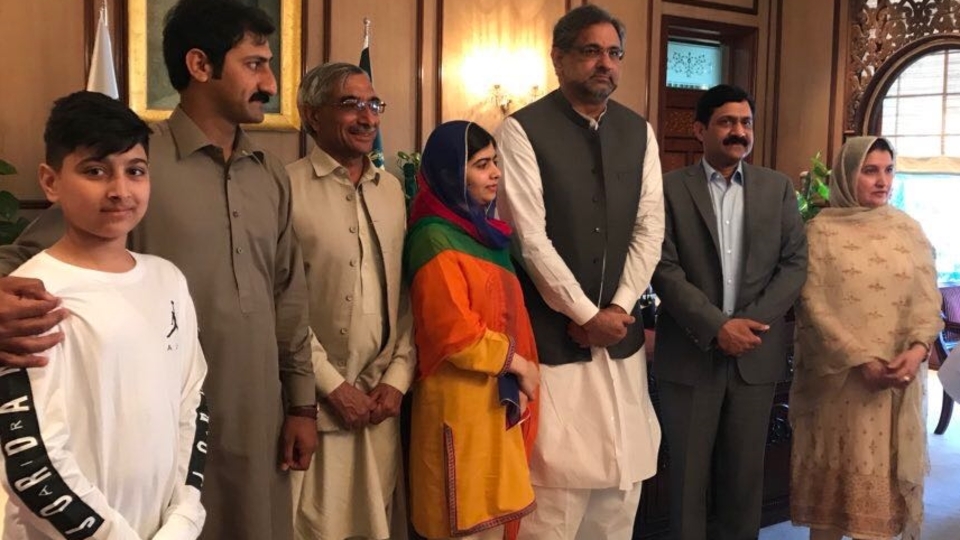 Taliban'ın saldırısına uğrayan Nobel ödüllü Pakistanlı memleketine döndü!