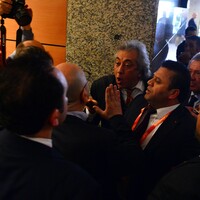 Galatasaray kongresinde ortalık karıştı!