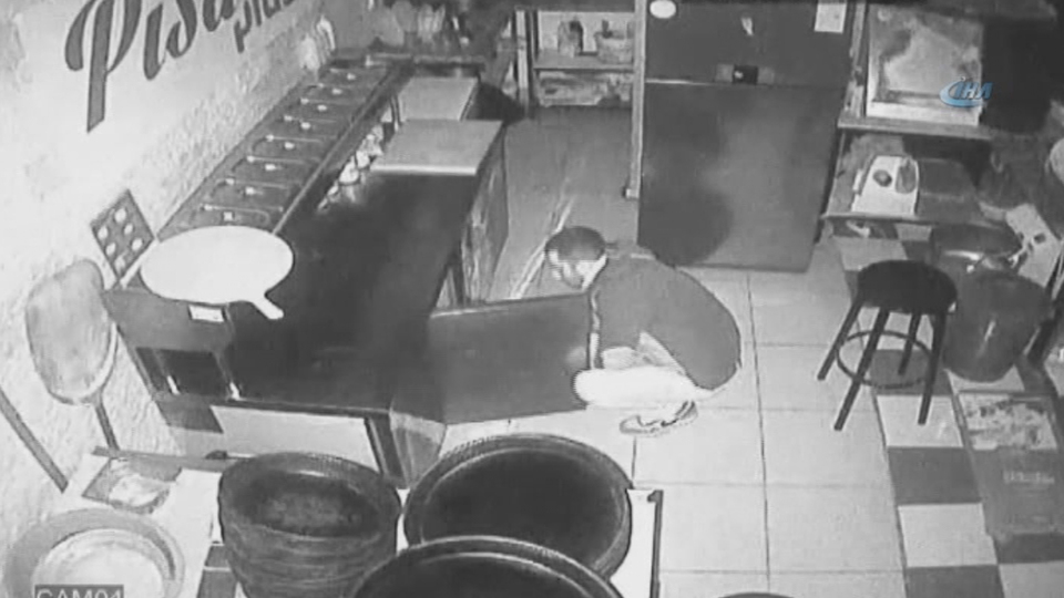 Hırsızlık için taksiyle geldi