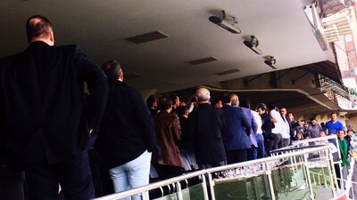 Protokol tribününde büyük kavga! Yaralılar var...