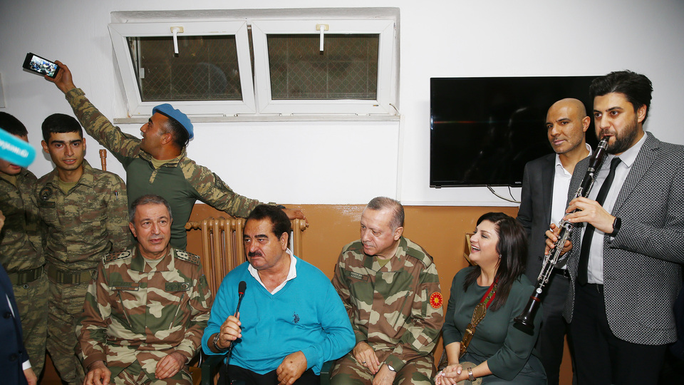 Tatlıses'ten Cumhurbaşkanı Erdoğan'a özel 'Afrin' türküsü