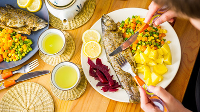 Korkunç! Yediğimiz her öğünle 114 parça plastik yutuyormuşuz