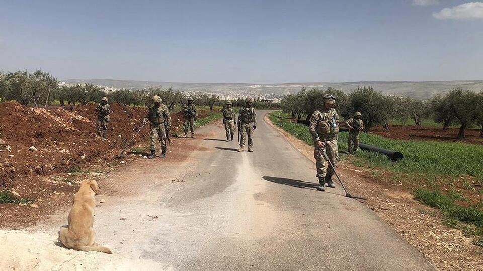 Afrin'de askeri aracın geçişi sırasında mayın patladı: Şehit ve yaralılar var