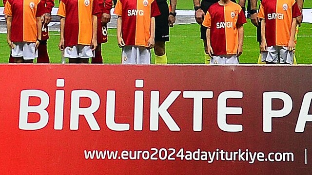 TT Stadı'nda Trabzonsporlu futbolcuya protesto