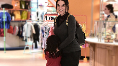 Kızıyla birlikte alışverişte