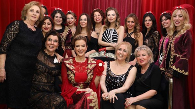 Ünlü sunucunun kına gecesi