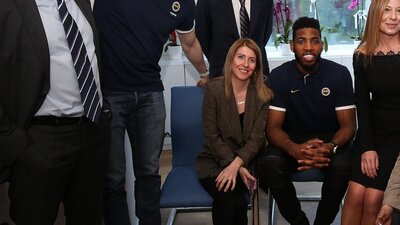 Fenerbahçe Doğuşlu basketbolcular, taraftarlarla buluştu