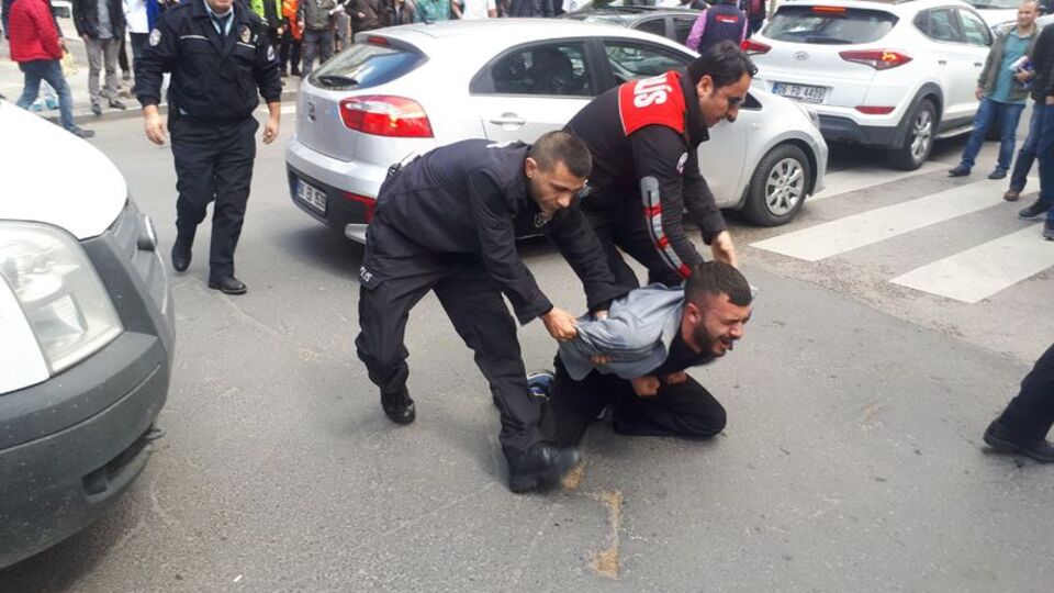 Ankara'da pes dedirten olay! Kaza yapan sürücüler ortalığı birbirine kattı