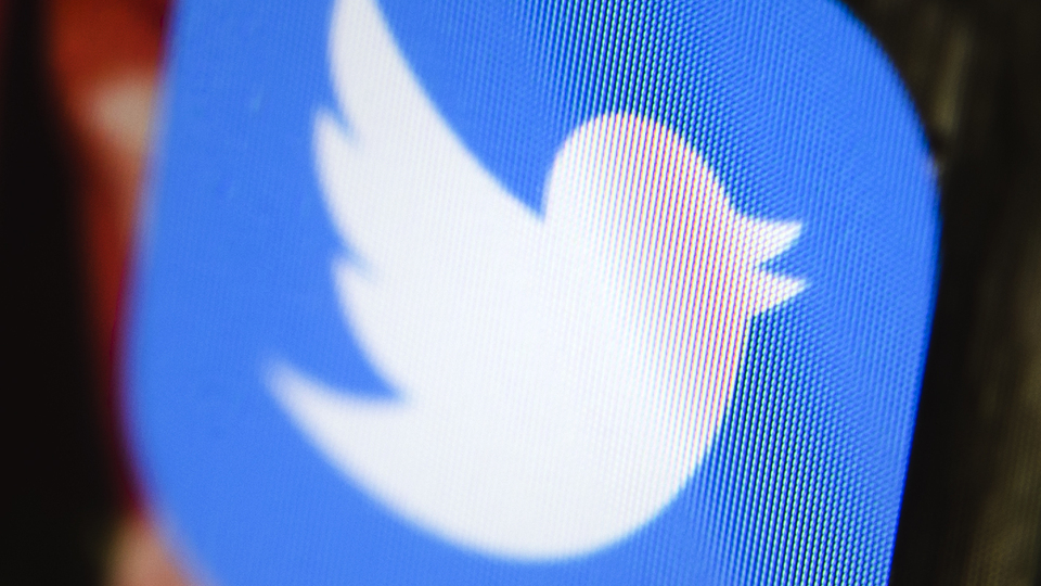 Twitter'dan yeni kural: Engellilere dil uzatan yandı!