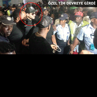 Ünlü oyuncu Afrika'da izdiham yarattı