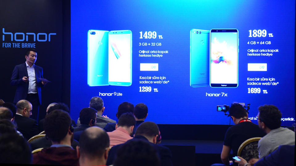 Türkiye'de satışa sunulacak ilk Honor telefonlar tanıtıldı