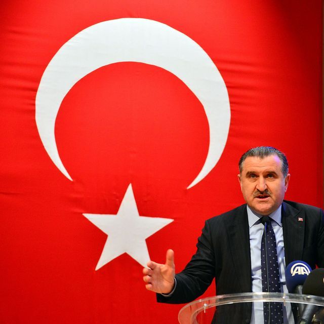Bakan Bak gençleri uyardı