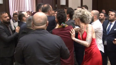 Ünlü ismi hayranı kolundan tutup kaçırmaya çalıştı