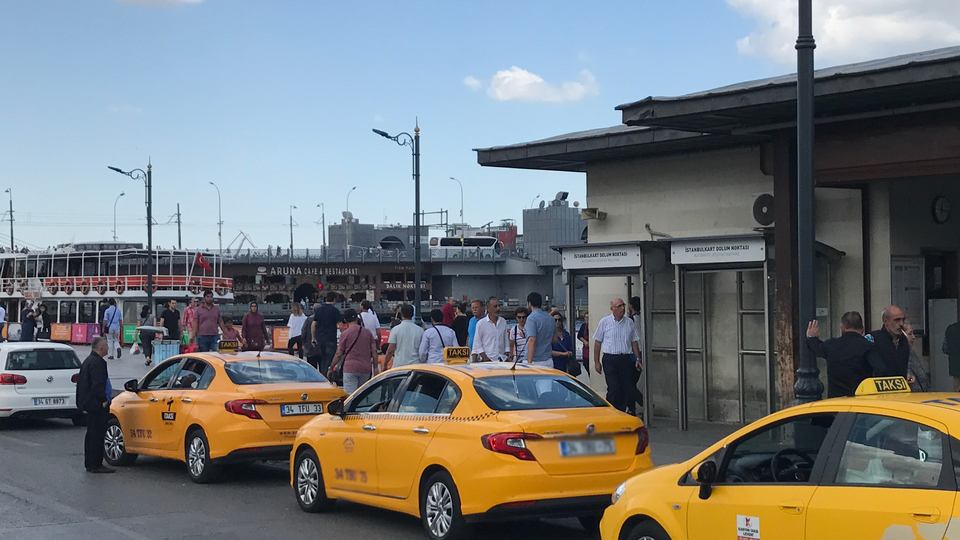 Taksiciler kendi 'Uber'ini kurdu