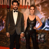 Burak Özçivit'in ayakkabıları olay oldu