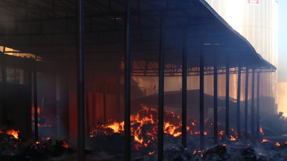 Diyarbakır'da fabrika yangını! 8 kişi hastaneye kaldırıldı