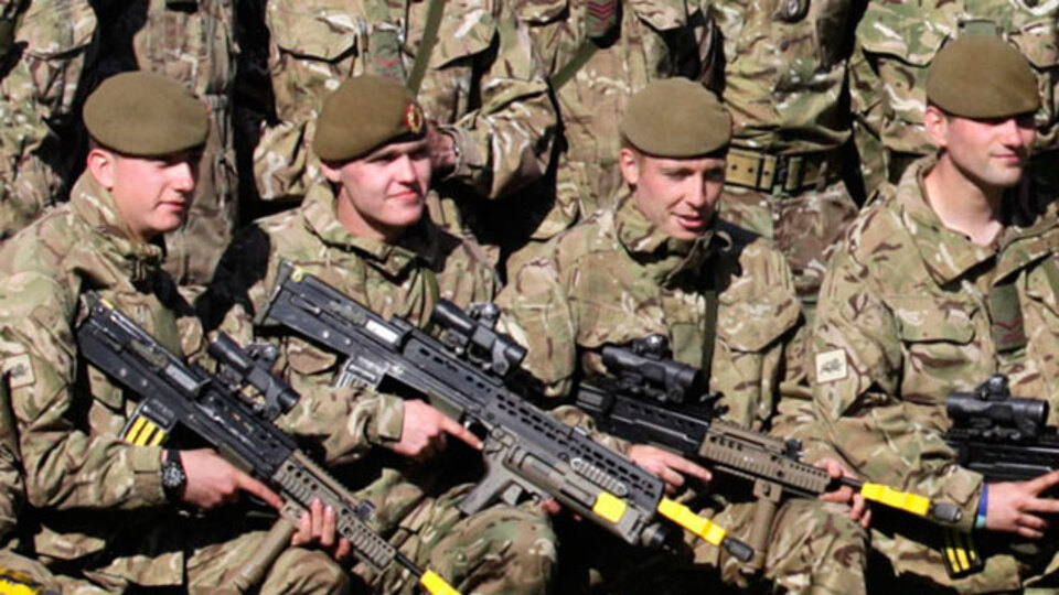 İngiltere, Bahreyn'deki askeri üssünü açtı 