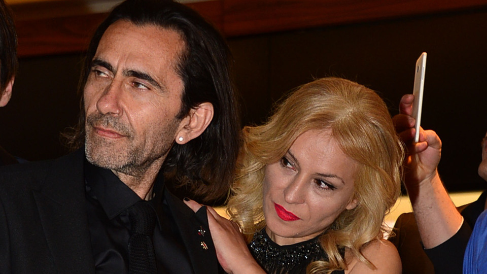 "6 ay önce nişanlandık"