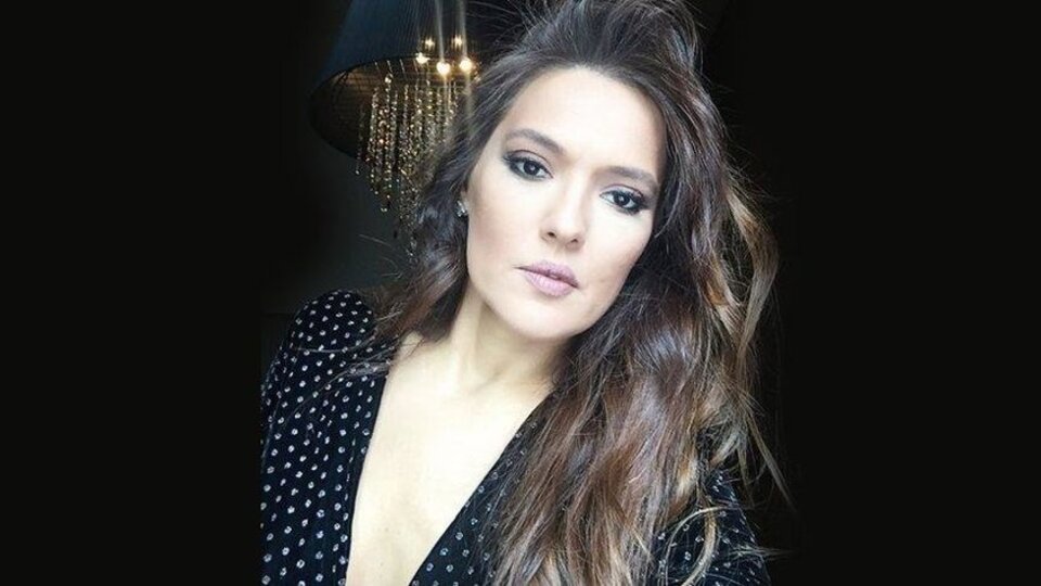 Demet Akalın kimdir?