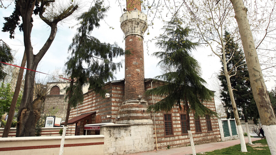 Tophane'nin incisi Karabaş Mustafa Ağa Camii!