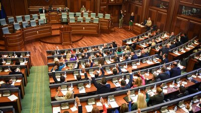 Kosova parlamentosu 6 Türk'ün gözaltına alınmasını araştırmak için komisyon kuruyor