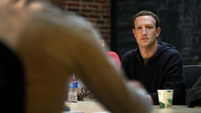Facebook'tan bir skandal daha: Mesajları siliyor!