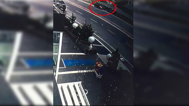 Küçük çocuk çatıya savrulmuştu! O sürücü tutuklandı