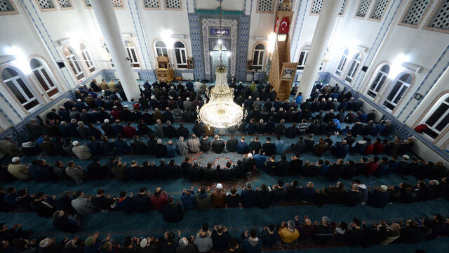 Bursa Cuma saati kaçta?