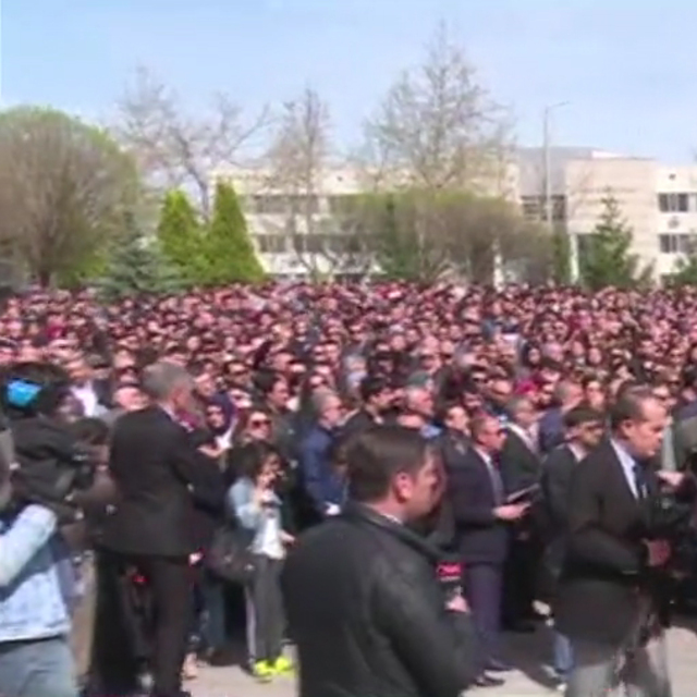 Akademisyenler son yolcukluklarına uğurlandı! Törende gergin anlar