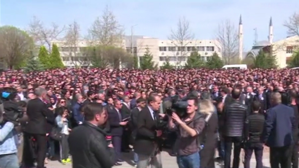 Akademisyenler son yolcukluklarına uğurlandı! Törende gergin anlar